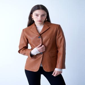 [핀블랙] VEGETABLE LAMBSKIN SLIM JACKET CAMEL