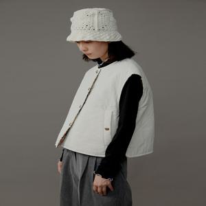 [아에르] Vest Padding Reversible Nostalgic Flower Ivory