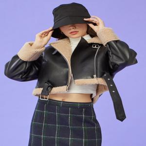 [콜릿] [벨트탈부착] WOMEN 크롭 오버핏 무스탕 플리스 자켓 Black_Beige [라이더 ver.]