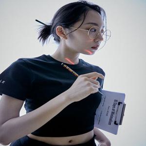 [아끌] 호랑이와펜크롭티셔츠화이트