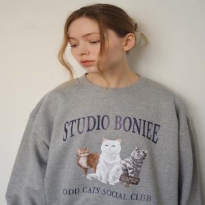 [보늬] 오드 캣츠(ODD CATS) 고양이 소셜 클럽 그래픽 오버 맨투맨 스웻셔츠 그레이