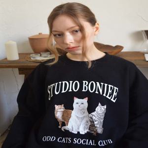 [보늬] 오드 캣츠(ODD CATS) 고양이 소셜 클럽 그래픽 오버 맨투맨 스웻셔츠 블랙