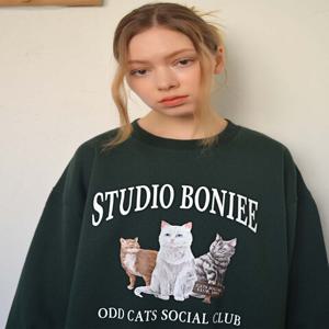 [보늬] 오드 캣츠(ODD CATS) 고양이 소셜 클럽 그래픽 오버 맨투맨 스웻셔츠 그린