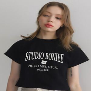 [보늬] 크롭티 아치 레트로 타이포(Crop Arch Retro Typo) 그래픽 루즈 티셔츠 블랙