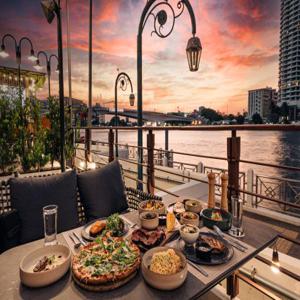 Riva Surya 방콕의 Babble and Grill | 태국