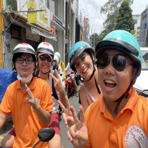 오토바이를 이용한 사이공 일일 관광 투어: 차이나타운, 꽃시장, 선택 가능한 현지 음식 및 베트남 커피 체험 | 호치민