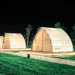 야외용 코트 모양의 럭셔리 호텔 텐트, 두꺼운 옥상 레스토랑 텐트, 내후성 캠핑 장비 캐노피
