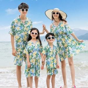 여름 해변 가족 매칭 의상 딸 꽃 드레스 아빠 아들 티셔츠 및 반바지 휴가 커플 의류 세트