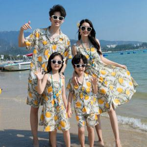 여름 해변 가족 매칭 의상 딸 꽃 드레스 아빠 아들 코튼 티셔츠 및 반바지 커플 의류 휴일