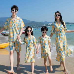 여름 가족 매칭 복장 딸 보헤미안 비치 드레스 아빠 아들 꽃무늬 셔츠 및 반바지 커플 의상 휴가 해변
