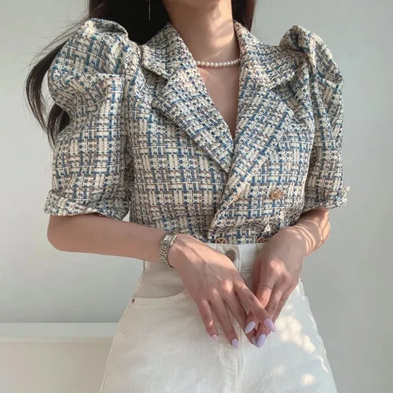 한국의 세련된 여름 새로운 슬리밍 및 연령 감소 기질 다목적 V-neck 우아한 퍼프 슬리브 탑 쇼트 코트 여성
