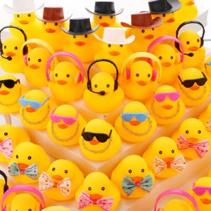 고무 오리 목욕 장난감 대량 노란색 오리 자동차 장식품, 12 선글라스, 12 카우보이 모자, 12 활, 12 목걸이, 8 이어폰, 48 개