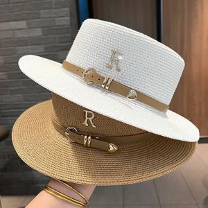 여성용 플랫 탑 빨대 모자, 메탈 R 문자, 패셔너블 비치 태양 모자, 여행 휴가 보트 모자, 여름 신상