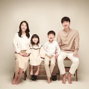 서울 가족사진 스튜디오 촬영 1컨셉 원본파일 액자 제공