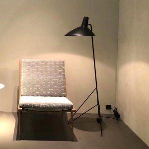 앤트레디션 마룬 장스탠드 스타일 조명 바우하우스 모던 미니멀리즘 거실 침실 플로어 램프
