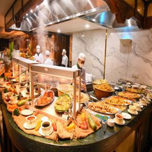 다낭 푸라마 리조트 카페 인도차이나 레스토랑의 해산물 및 스테이크 뷔페| 다낭