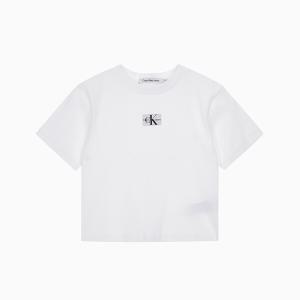 [캘빈클라인진] J221595-YAF 여성 로고 뱃지 크롭 반팔 티셔츠