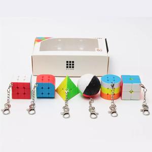 6 in1 장식품 선물 상자 열쇠 고리 퍼즐 매직 큐브 3x3 큐브 배낭 펜던트 3x3 cubo magico 6 pcs 러블리 키 체인 큐브 완구 6 in1 Ornaments gift box Key chain Puzzle magic Cube 3x3 cube backpack pendant 3x3 cubo magico 6 pcs lovely Keychain cube toys