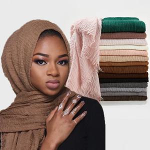 이슬람 여성 Crinkle Hijab 스카프 부드러운 솔리드 컬러 헤드 스카프 일반 코튼 터번 Shawls 및 랩 2022 Hijab Femme Musulman