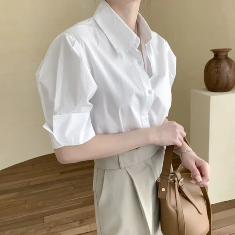 흰색 셔츠 여성 여름 디자인 기질 틈새 젊은 스타일 퍼프 소매 셔츠 2023 파란색 짧은 소매 탑