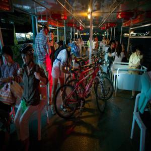 방콕 사원 & 꽃시장 야간 자전거 투어 | 태국