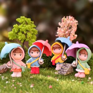 4개의 작은 귀여운 만화 우산 소녀 장식품, 물고기 탱크와 정원에 적합한 소녀 장식 조각입니다. 집 장식, 파노라마 장식, 우산 소녀 미니 랜드스케이프 가든 랜드스케이핑 액세서리, 귀여운 우산 비옷 가방 소녀 이끼 장식입니다.