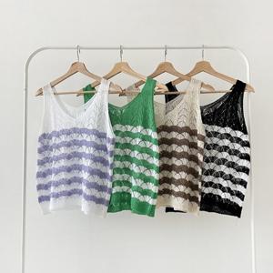 [샵앤] 여성 국산 민소매 크롭 펀칭 줄무늬 니트 티셔츠 21DS-WKN-2436-베이지