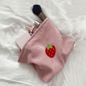딸기 코듀로이 메이크업 가방, 귀여운 핑크 수납 가방, 여성용 가벼운 휴대용 지갑 및 여행 필수품