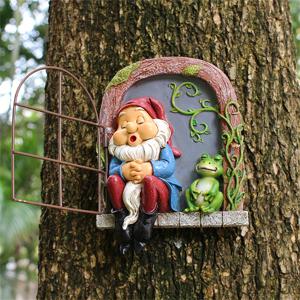 A Charming Garden Ornament Featuring A Gnome And Frog Made Of Resin, Perfect For Adorning Trees, Balconies, And Patios. An Exquisite Gift For Birthdays And Valentine's Day.