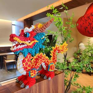 14세 이상을 위한 축제 선물로 적합한 4400조각 교육용 빌딩 블록 세트, 내구성 있는 플라스틱 구성, 학교 보상 및 휴일 선물에 이상적인 중국 용 3D 퍼즐 모형 키트
