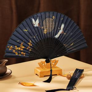 한 개의 전통 중국 접이식 부채, 빈티지 일본 스타일, 손에 들고 사용하는 천 부채와 털 장식이 있는 고전적인 고대 의상 액세서리, 여름에 시원하게 해주는 장식용 손 부채, 춤, 결혼식, 선물을 위한 것