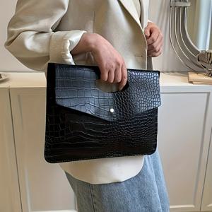 여성을 위한 세련된 크로커다일 패턴의 엔벨롭 클러치 백 - 트렌디한 손목 가방과 동전 지갑