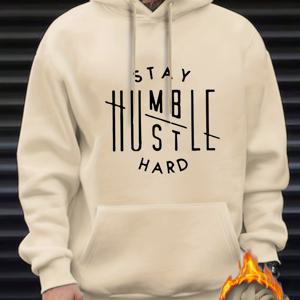 Stay Humble & Hustle 프린트 후디, 멋진 남성용 후디, 남성용 캐주얼 그래픽 디자인 풀오버 후드 스웨트 셔츠, 캥거루 포켓 스트리트웨어 겨울 가을 선물로