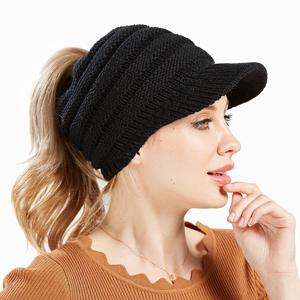 포니테일 구멍이 있는 니트 헐렁한 야구 모자, 커프 비니 모자 겨울 니트 모자, 여성용 보온 스키 모자