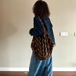 2024 여성을 위한 일상적인 빈티지 체크무늬 어깨가방, 일상적인 사용 및 쇼핑을 위한 호보 어깨가방
