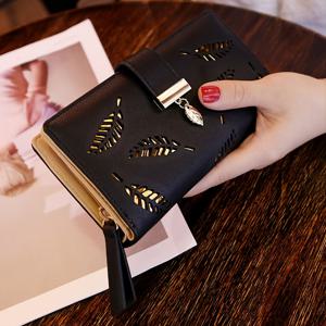 일상적으로 사용할 수 있는 남녀 공용으로 사용할 수 있는 지퍼가 있는 멀티 카드 홀더가 있는 모던한 가짜 가죽 동전 지갑, 화려한 홀로우 디자인의 패션 골드 지갑