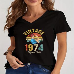 2024 빈티지 1974 테마 프린트 티셔츠, V넥 캐주얼 여성 생일 년 티셔츠, 새로운 디자인 스트리트웨어