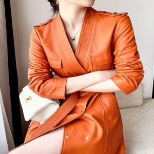 Lautaro 여성용 롱 오렌지 소프트 PU 가죽 트렌치 코트, 깊은 V넥 더블 브레스트 디자이너 럭셔리 의류, 봄 가을