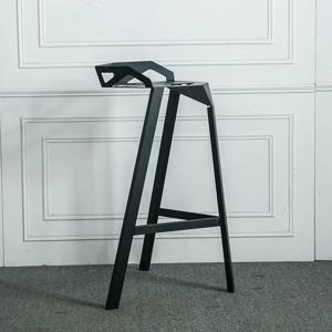 모던 미니멀리스트 캐주얼 홈 하이 스툴, 세련된 카페 바 테이블 및 의자, 창의적인 기하학적 디자인, 연철 의자