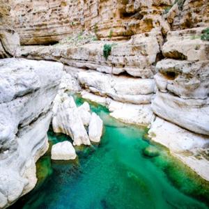 4x4로 비마 싱크홀(Bimah Sinkhole)과 와디 샤브(Wadi Shab) 개인 투어