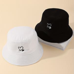 여성과 남성을 위한 경량의 역전 가능한 어부 모자로 트렌디한 검정색과 흰색 커플용 하트 자수 버킷 모자 2개 세트, 발렌타인 데이 선물