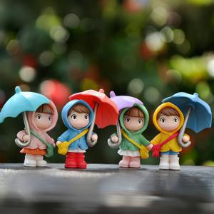 4피스 우산 소녀 & 커플 미니어처 조각상 세트 - 야외 공간을 위한 레진 정원 장식