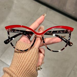 여성을 위한 Y2K 컴퓨터 안경으로, 고양이 눈 색상 블록 프레임 안경과 투명 렌즈가 있는 빈티지 패션 장식 안경입니다.
