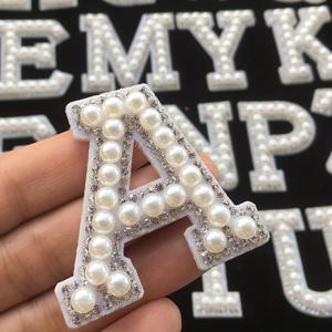 26pcs A-Z 1set 3D 흰색 하단 진주 편지 패치 스트라이프 배지에 옷 철에 대 한 영어 알파벳 라인 석 Applique DIY 이름, 선물에 이상적인 선택