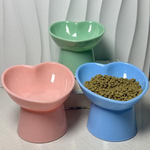 TEMU 고양이를 위한 하트 모양의 경사진 식사 그릇과 목 보호를 위한 스탠드가 있는 플라스틱 고양이 그릇