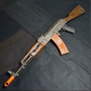 |건스토리| APS EBB AK74 Steel Battleworn 리얼우드 전동건 / ASK201BW