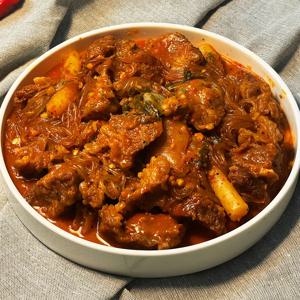 [10분완성] 동인동 순살매운찜갈비 무뼈 소갈비찜 밀키트 728g