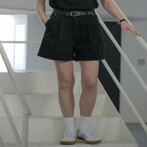 Classic one pintuck denim short_Black