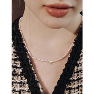 call pearl point necklace