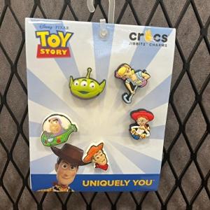 [셀러허브 1]CROCS (크록스) HC02 토이 스토리 5팩 번들 JIBBITZ TOY STORY 5PCK BUNDLE 10009670